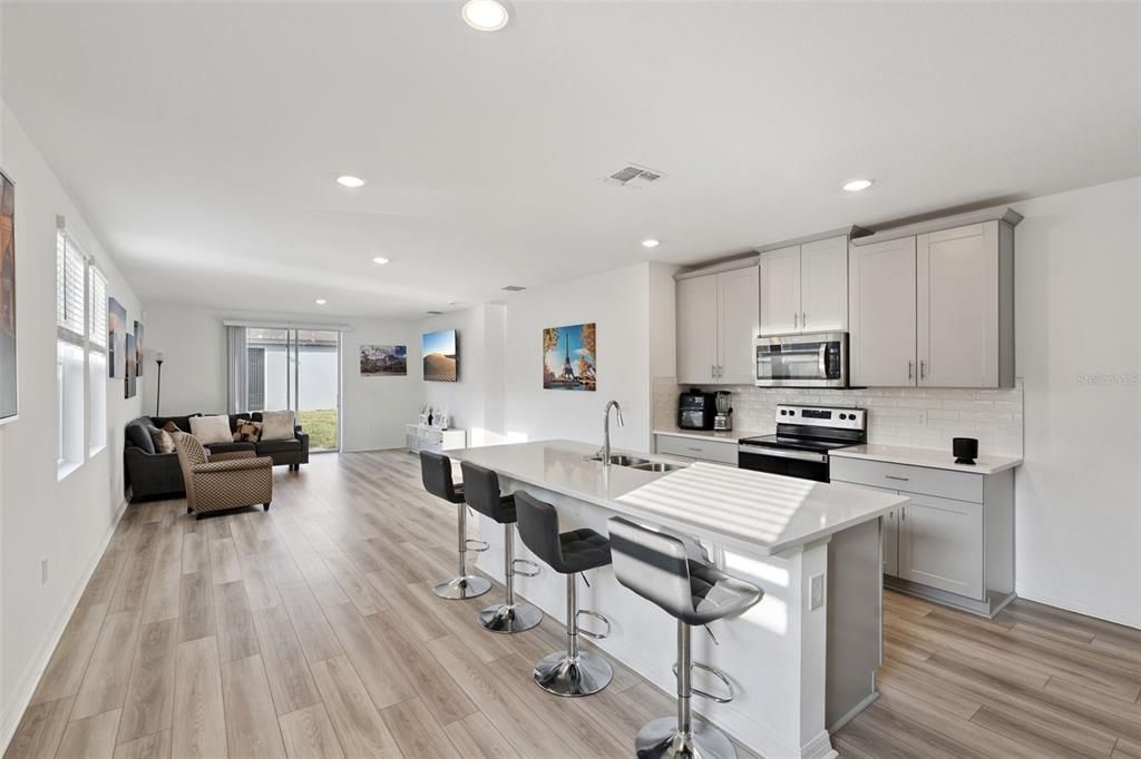 For Sale: $314,999 (4 beds, 2 baths, 1687 Square Feet)