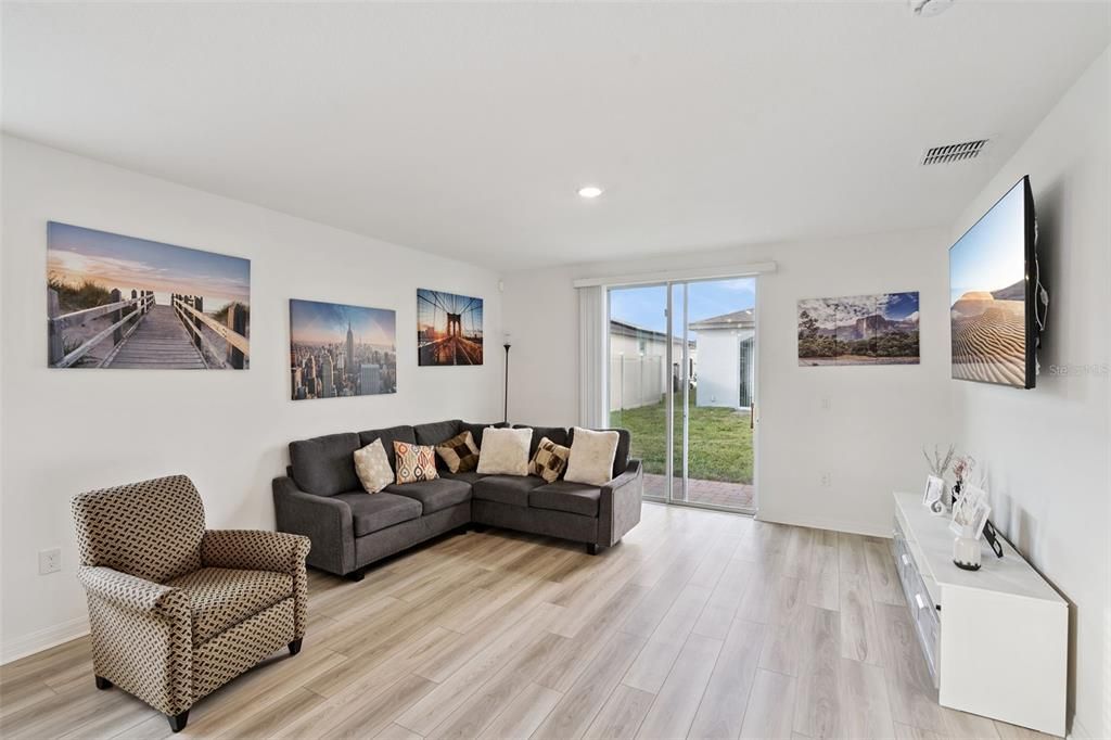 For Sale: $314,999 (4 beds, 2 baths, 1687 Square Feet)