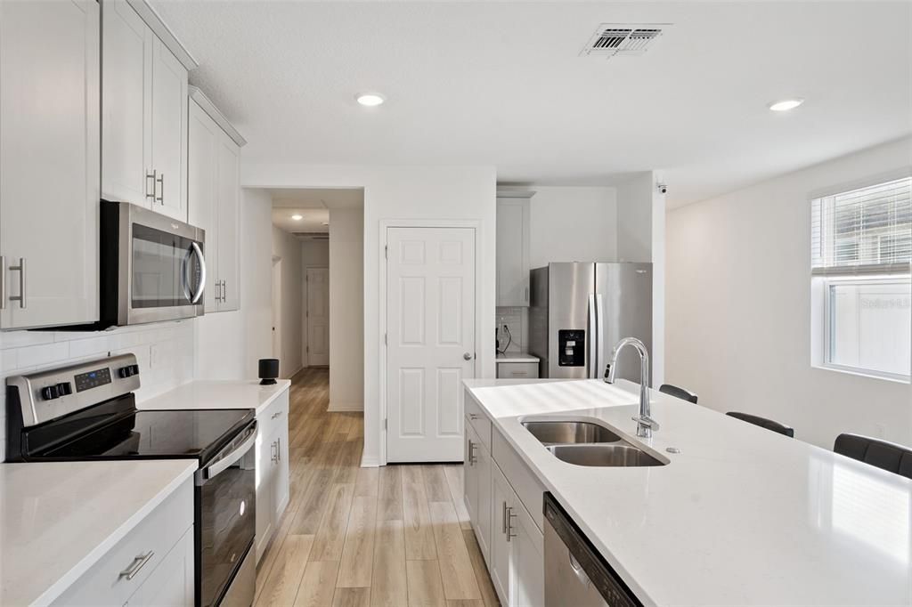 For Sale: $314,999 (4 beds, 2 baths, 1687 Square Feet)