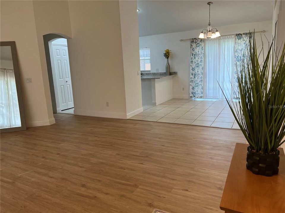 待售: $309,000 (3 贝兹, 2 浴室, 1302 平方英尺)