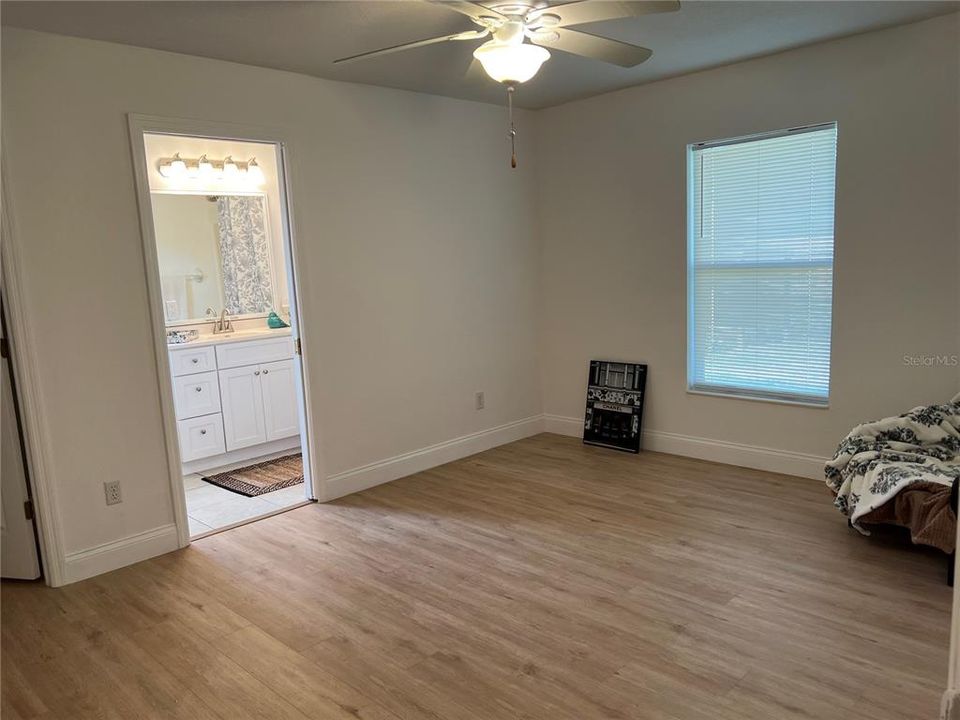 待售: $309,000 (3 贝兹, 2 浴室, 1302 平方英尺)