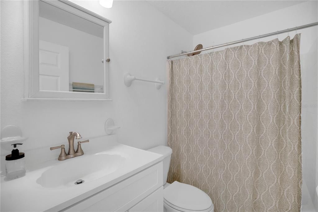 En Venta: $309,000 (3 camas, 2 baños, 1302 Pies cuadrados)