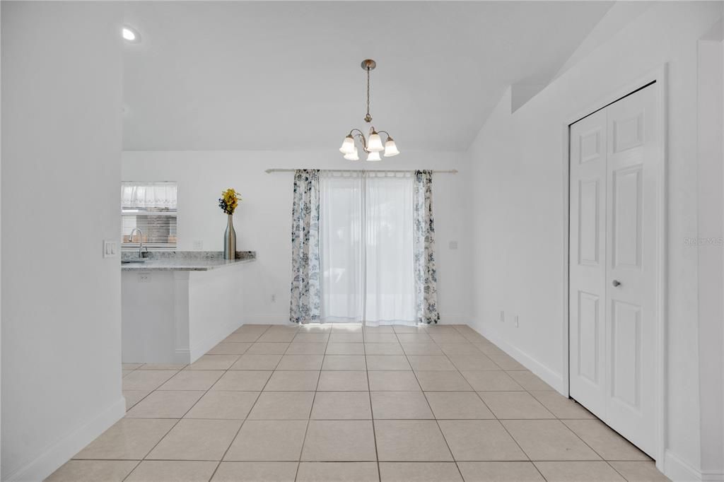 待售: $309,000 (3 贝兹, 2 浴室, 1302 平方英尺)