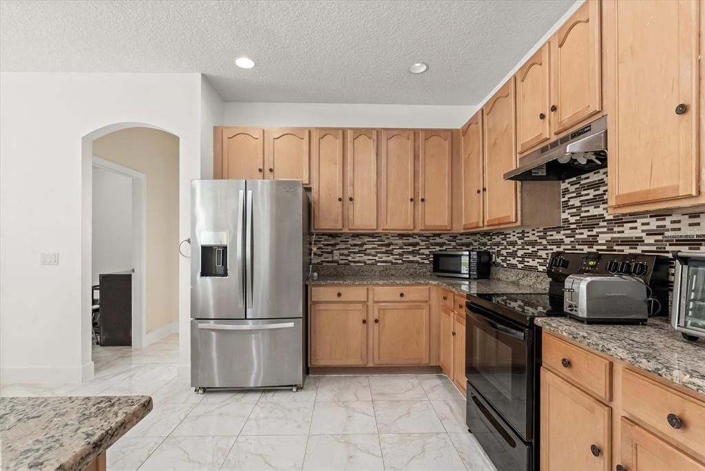 For Rent: $4,500 (6 beds, 4 baths, 4767 Square Feet)