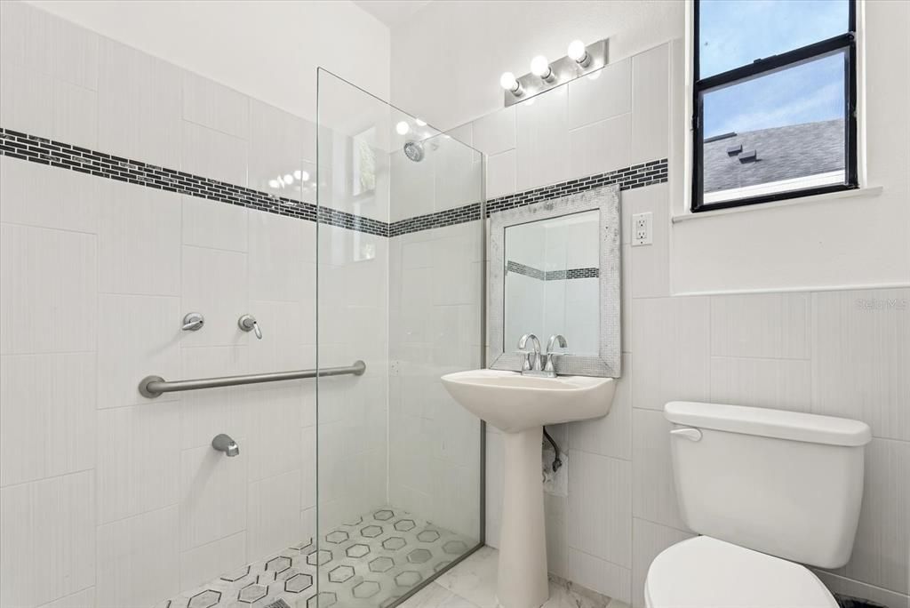 For Rent: $4,500 (6 beds, 4 baths, 4767 Square Feet)