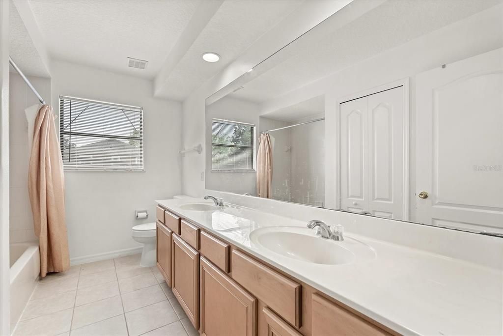 For Rent: $4,500 (6 beds, 4 baths, 4767 Square Feet)