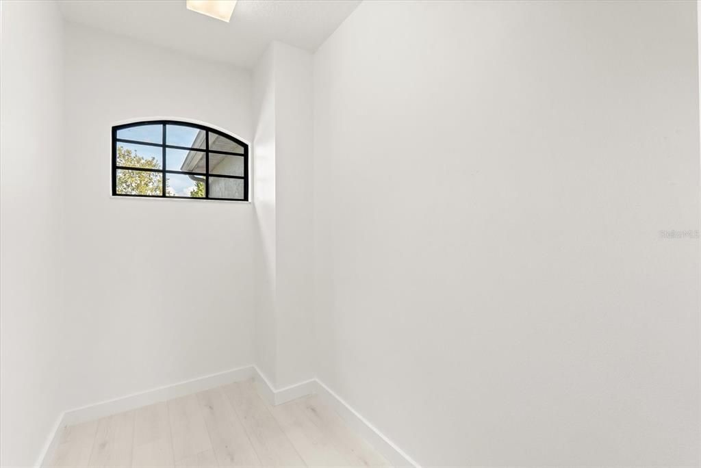 For Rent: $4,500 (6 beds, 4 baths, 4767 Square Feet)