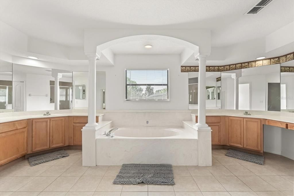 For Rent: $4,500 (6 beds, 4 baths, 4767 Square Feet)