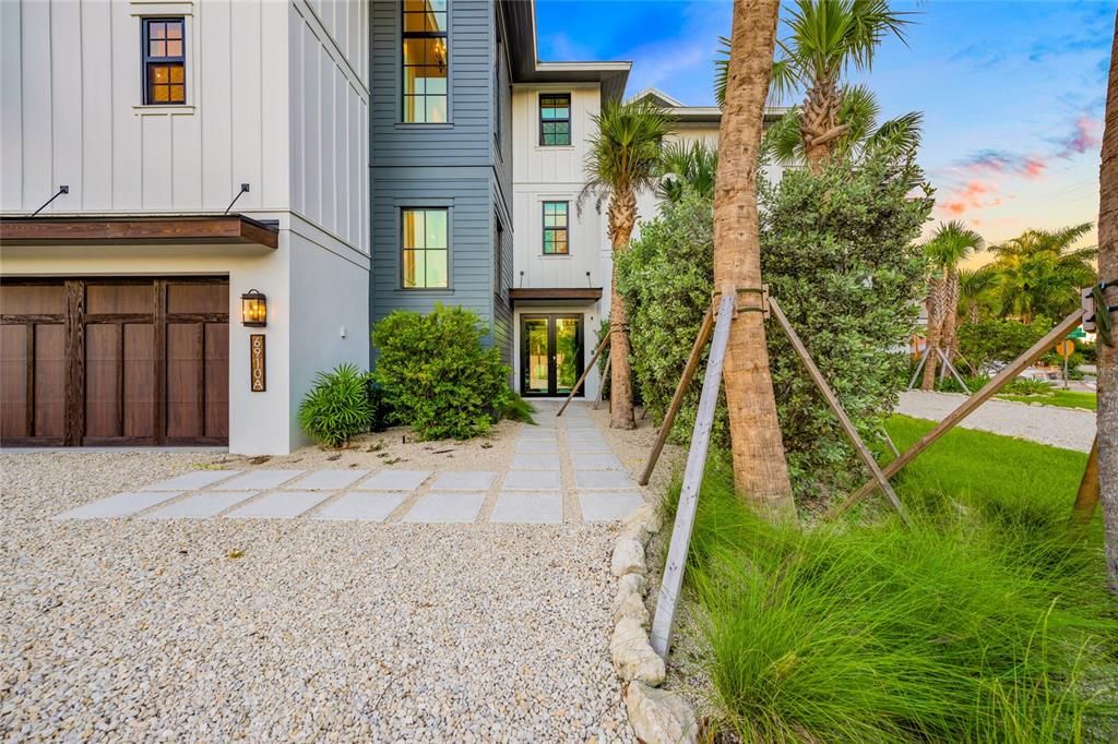 For Sale: $2,975,000 (5 beds, 5 baths, 2966 Square Feet)