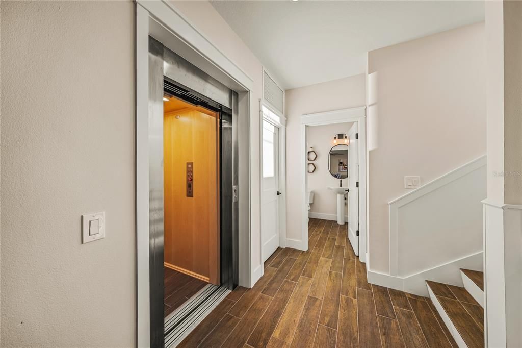 For Sale: $2,975,000 (5 beds, 5 baths, 2966 Square Feet)