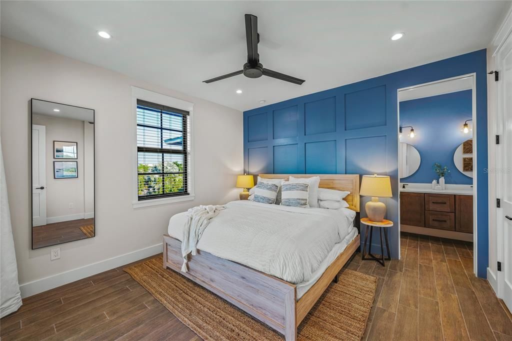 For Sale: $2,975,000 (5 beds, 5 baths, 2966 Square Feet)