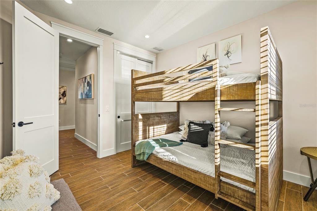 For Sale: $2,975,000 (5 beds, 5 baths, 2966 Square Feet)