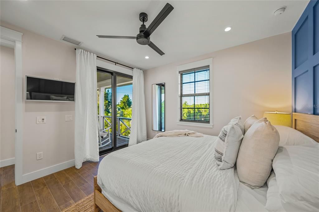 For Sale: $2,975,000 (5 beds, 5 baths, 2966 Square Feet)