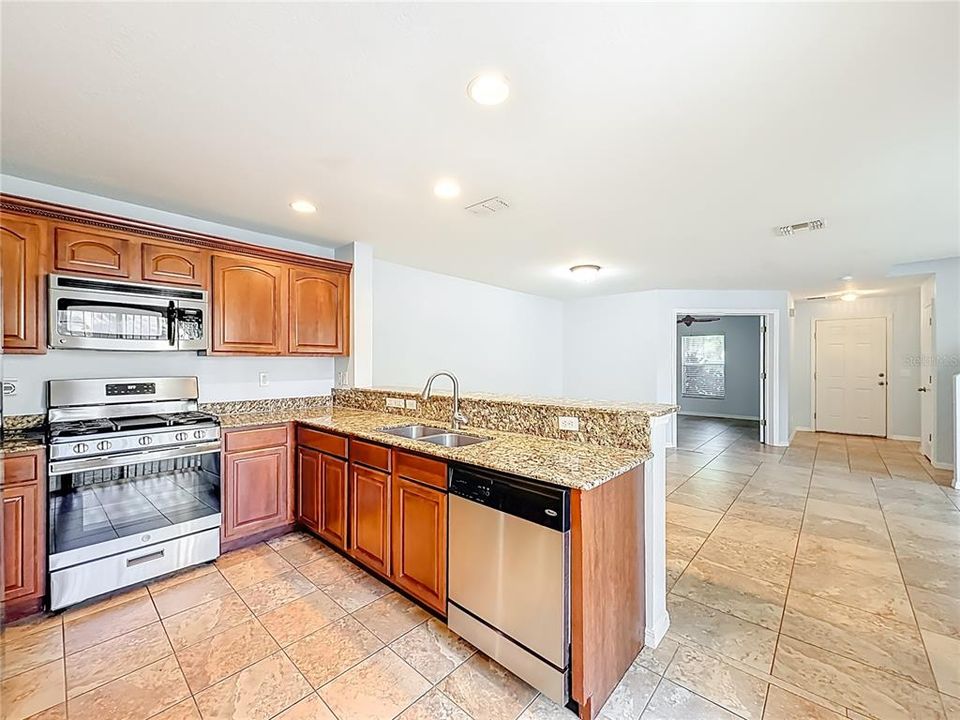 For Rent: $1,995 (3 beds, 2 baths, 1750 Square Feet)