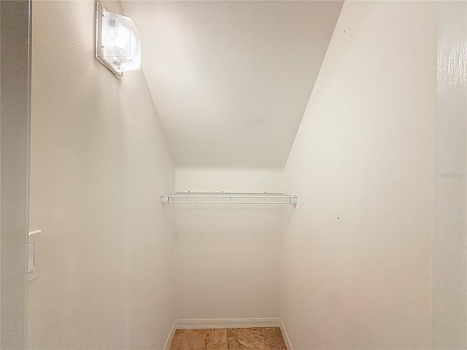 For Rent: $1,995 (3 beds, 2 baths, 1750 Square Feet)