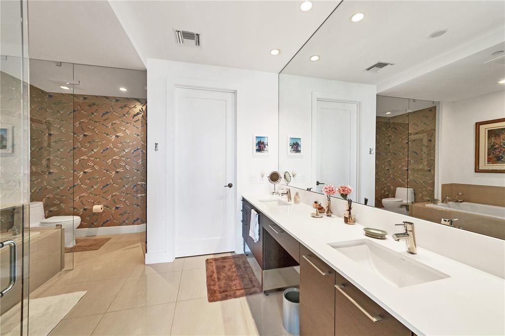 For Sale: $2,495,000 (3 beds, 2 baths, 2040 Square Feet)