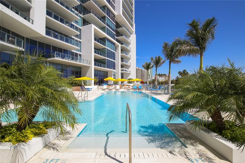 For Sale: $2,495,000 (3 beds, 2 baths, 2040 Square Feet)