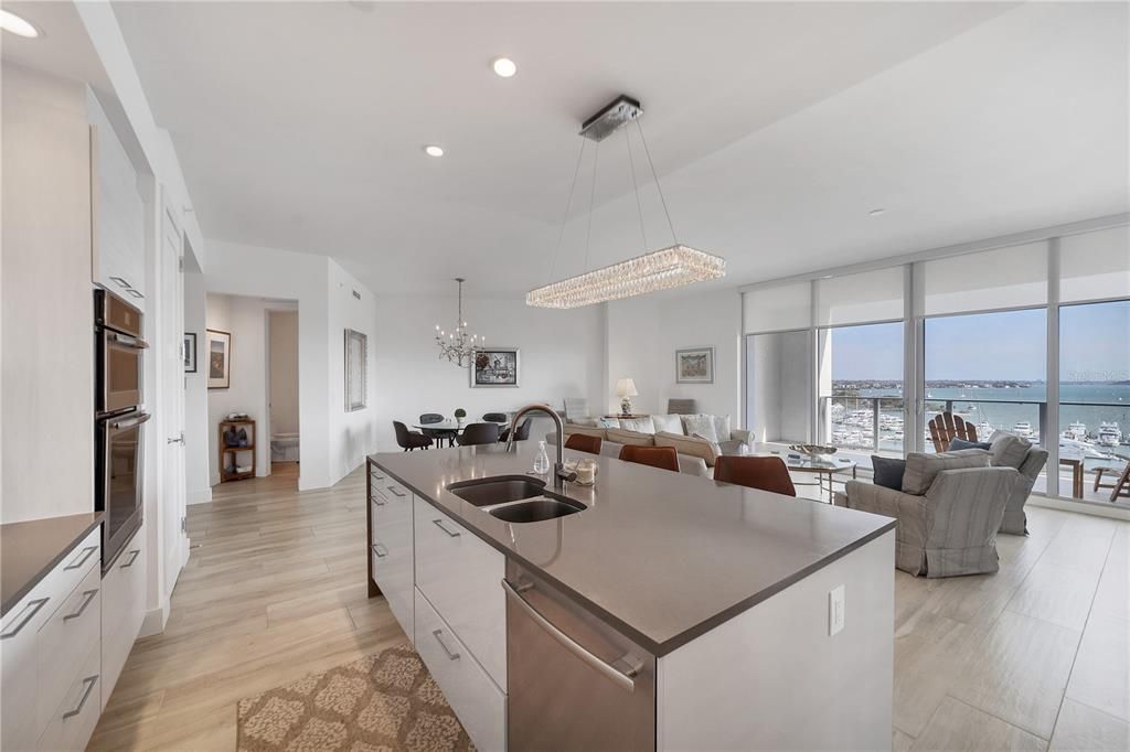 For Sale: $2,495,000 (3 beds, 2 baths, 2040 Square Feet)