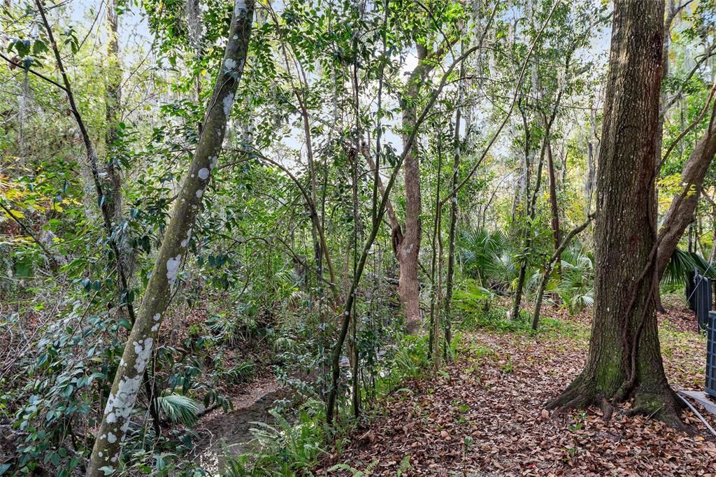 For Sale: $129,900 (1 beds, 1 baths, 576 Square Feet)