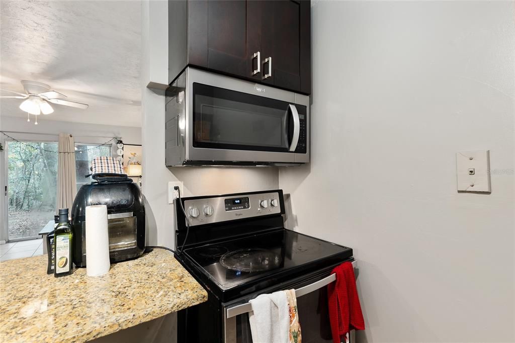 For Sale: $129,900 (1 beds, 1 baths, 576 Square Feet)