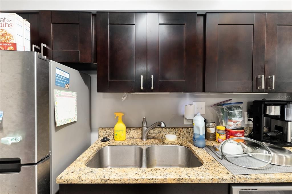 For Sale: $129,900 (1 beds, 1 baths, 576 Square Feet)