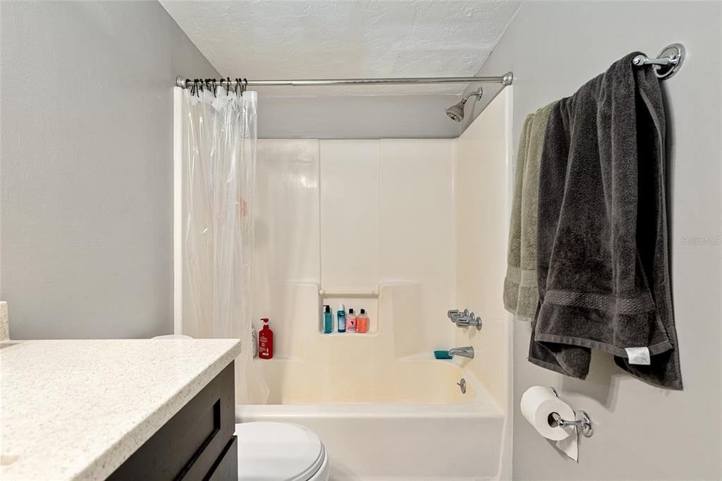 For Sale: $129,900 (1 beds, 1 baths, 576 Square Feet)