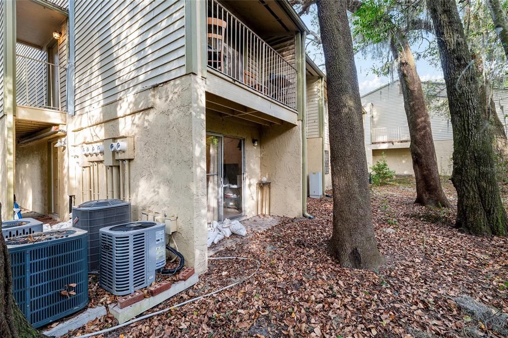 For Sale: $129,900 (1 beds, 1 baths, 576 Square Feet)