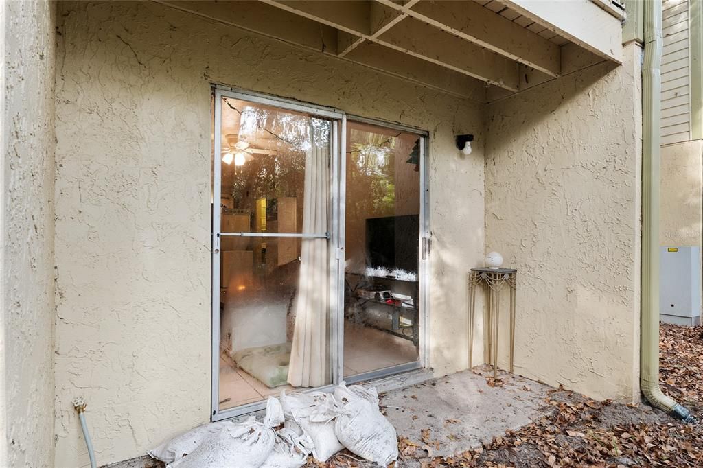 For Sale: $129,900 (1 beds, 1 baths, 576 Square Feet)