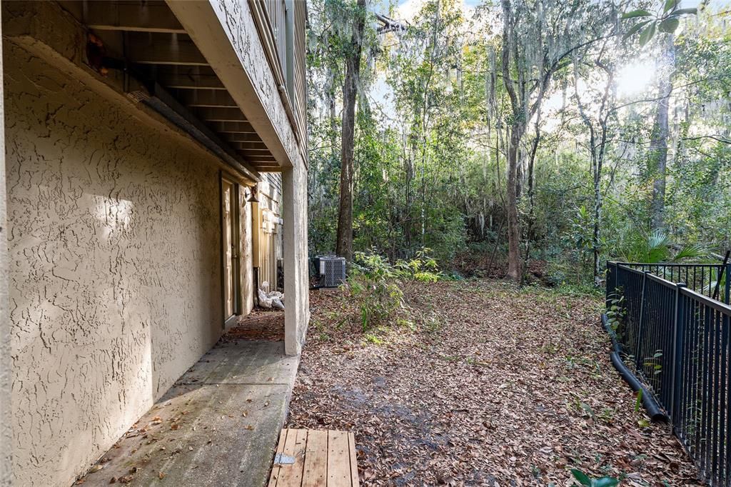 For Sale: $129,900 (1 beds, 1 baths, 576 Square Feet)