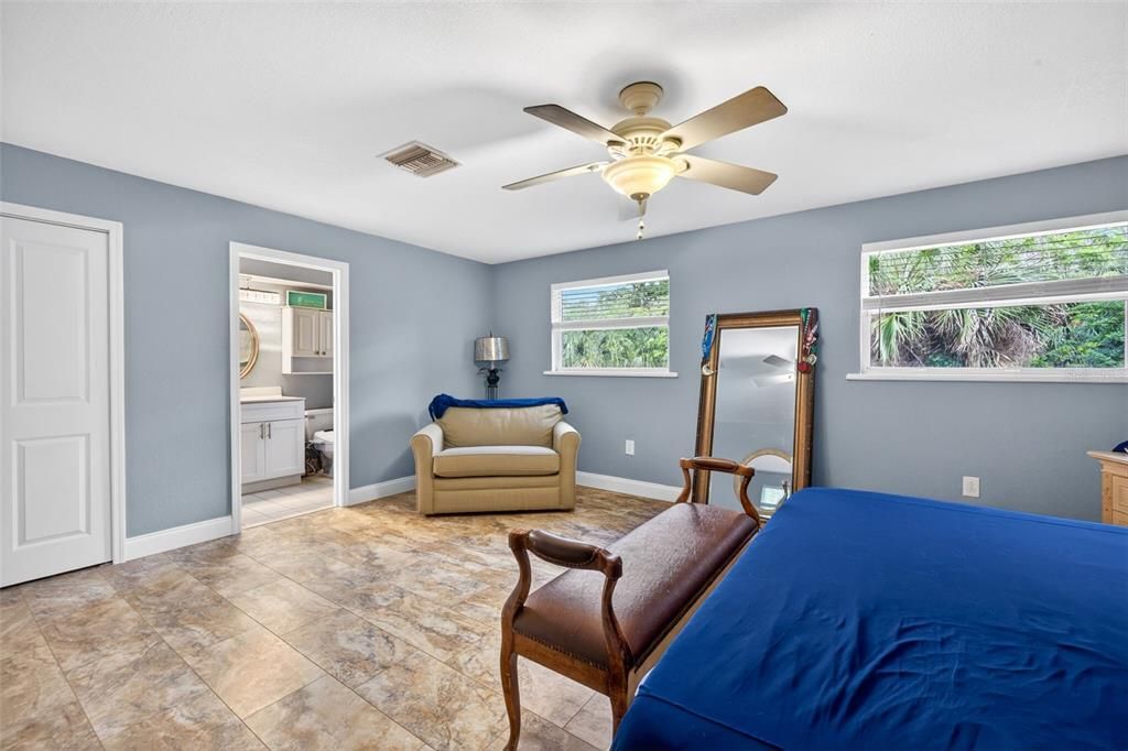 For Sale: $365,000 (4 beds, 3 baths, 1734 Square Feet)