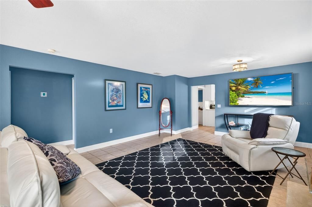 For Sale: $365,000 (4 beds, 3 baths, 1734 Square Feet)