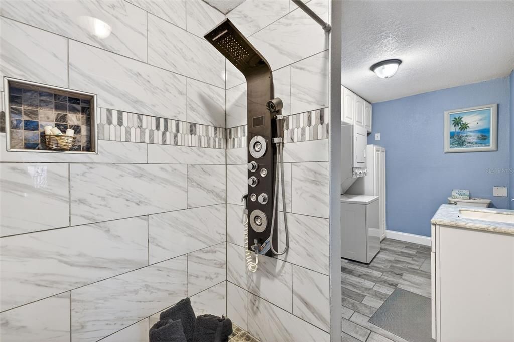 For Sale: $365,000 (4 beds, 3 baths, 1734 Square Feet)