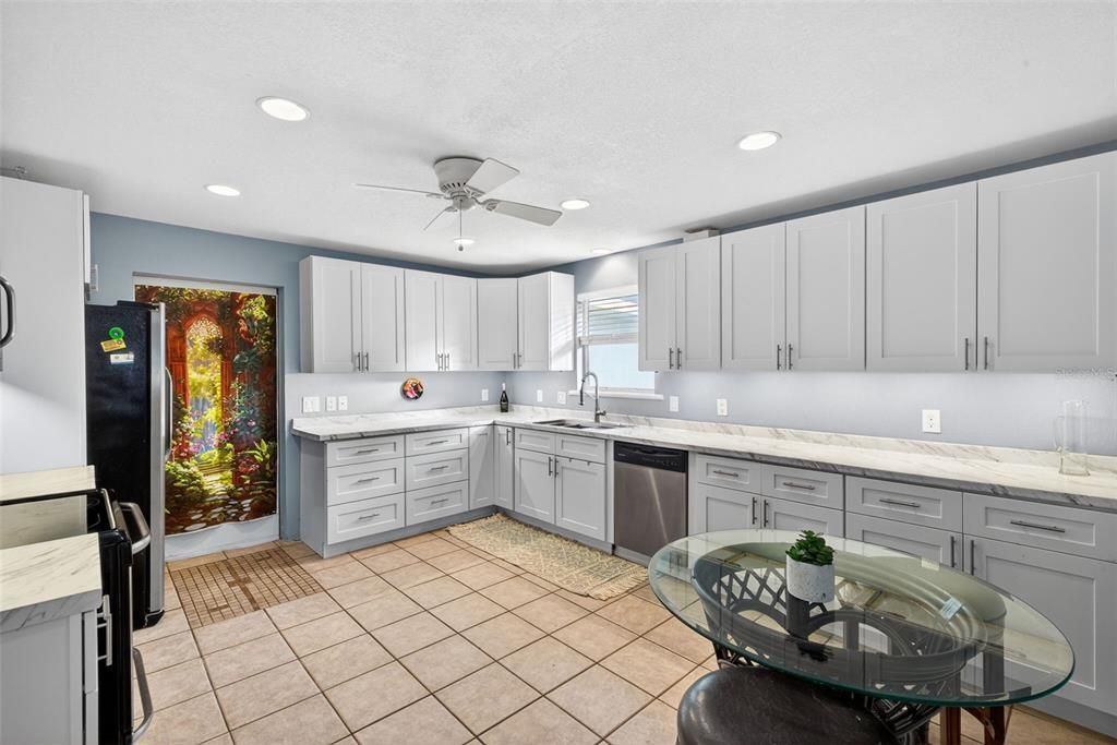 For Sale: $365,000 (4 beds, 3 baths, 1734 Square Feet)