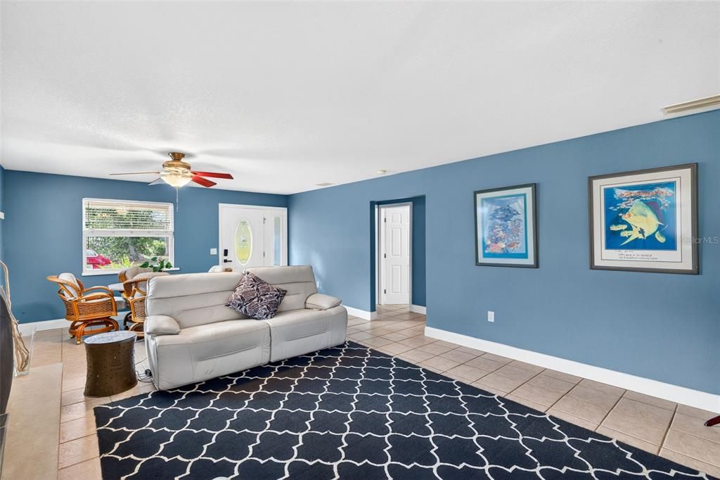 For Sale: $365,000 (4 beds, 3 baths, 1734 Square Feet)