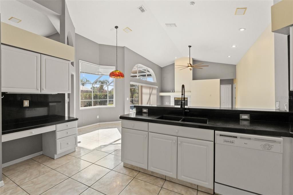 For Sale: $560,000 (4 beds, 3 baths, 2112 Square Feet)