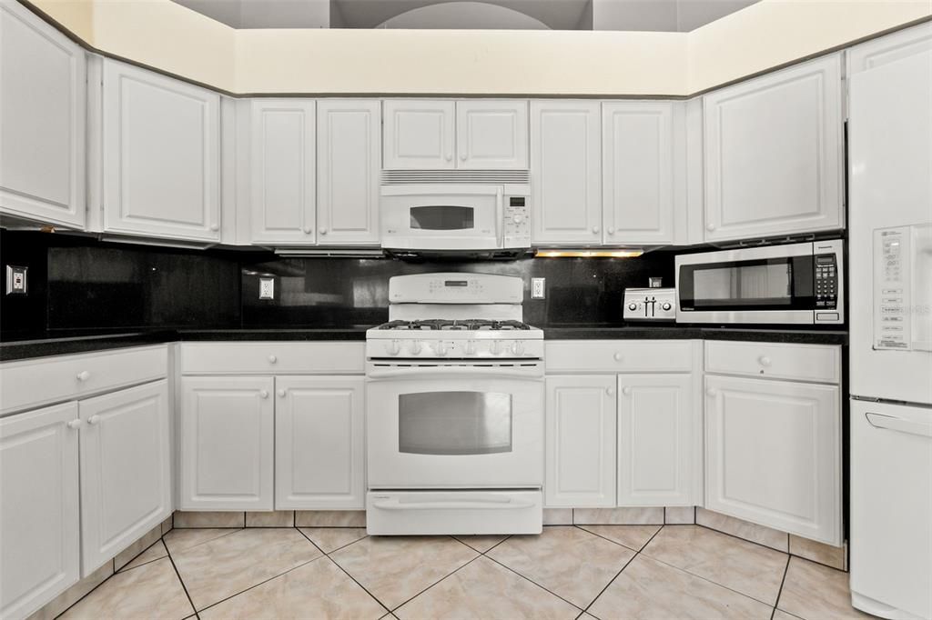 For Sale: $560,000 (4 beds, 3 baths, 2112 Square Feet)