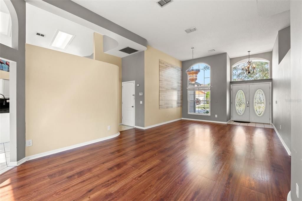 For Sale: $560,000 (4 beds, 3 baths, 2112 Square Feet)