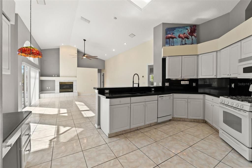 For Sale: $560,000 (4 beds, 3 baths, 2112 Square Feet)