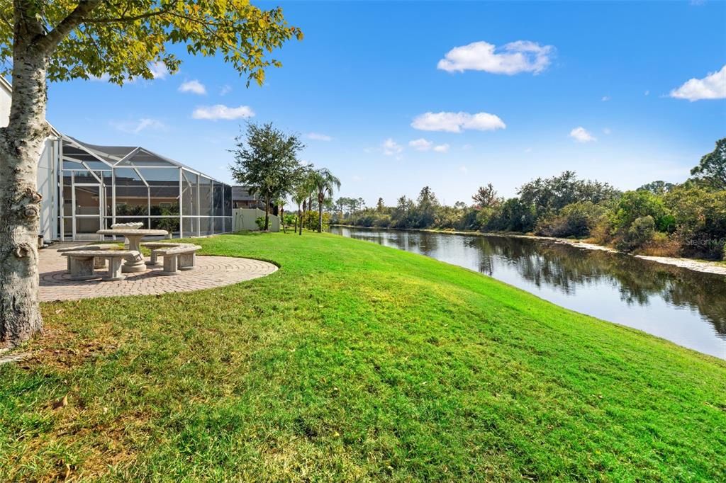 For Sale: $560,000 (4 beds, 3 baths, 2112 Square Feet)