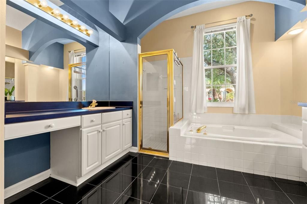 For Sale: $560,000 (4 beds, 3 baths, 2112 Square Feet)