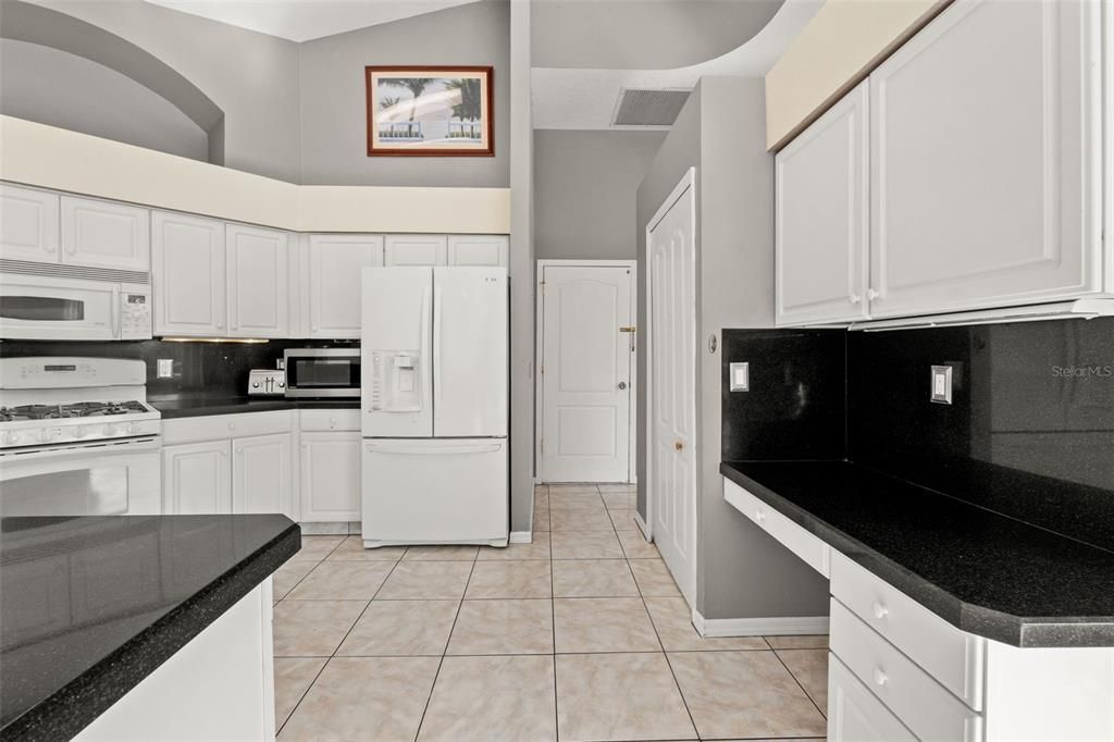 For Sale: $560,000 (4 beds, 3 baths, 2112 Square Feet)