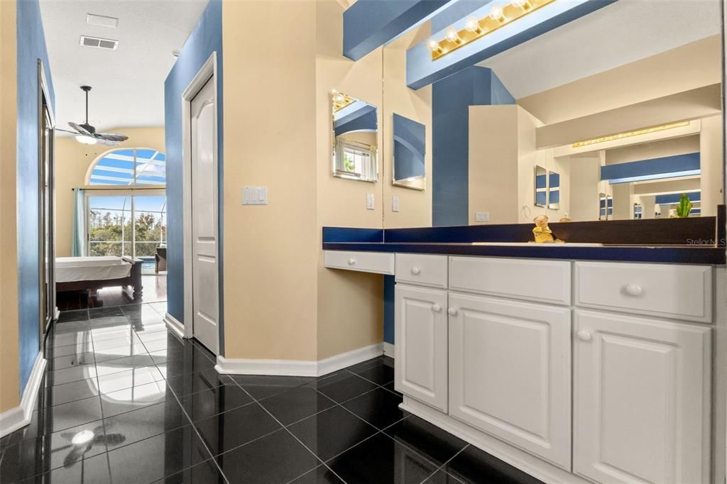 For Sale: $560,000 (4 beds, 3 baths, 2112 Square Feet)