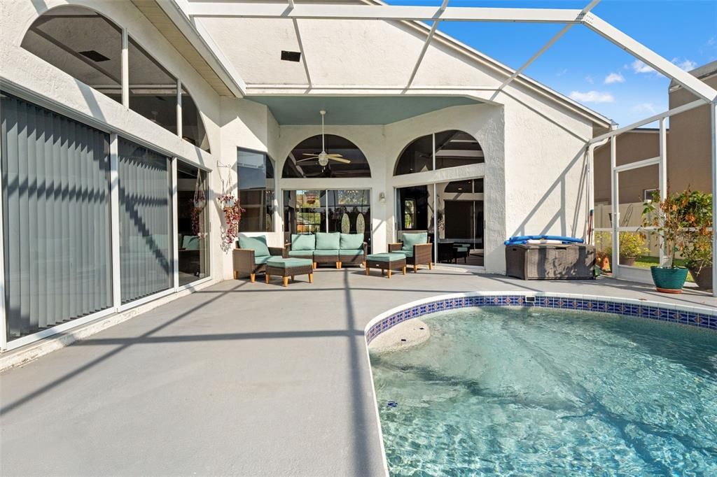 For Sale: $560,000 (4 beds, 3 baths, 2112 Square Feet)