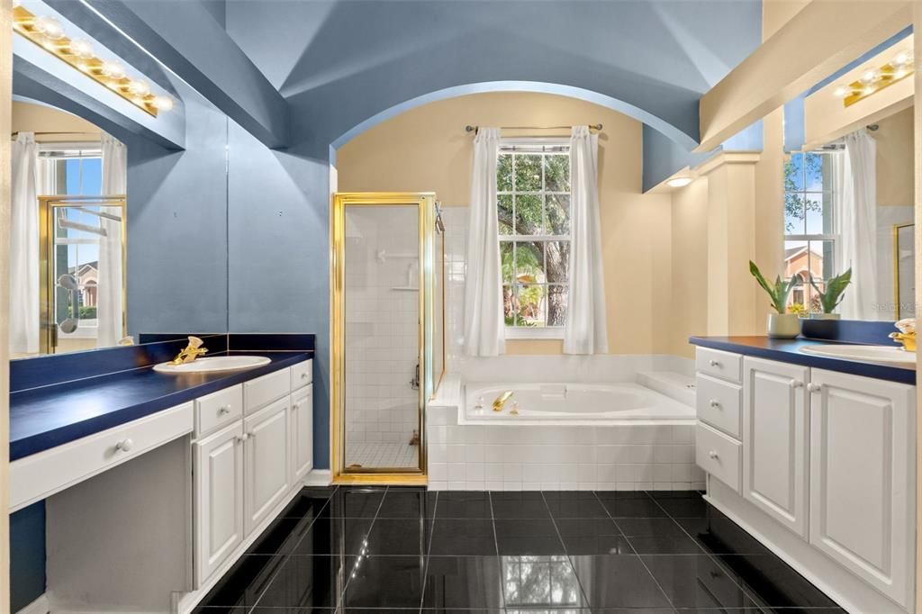 For Sale: $560,000 (4 beds, 3 baths, 2112 Square Feet)