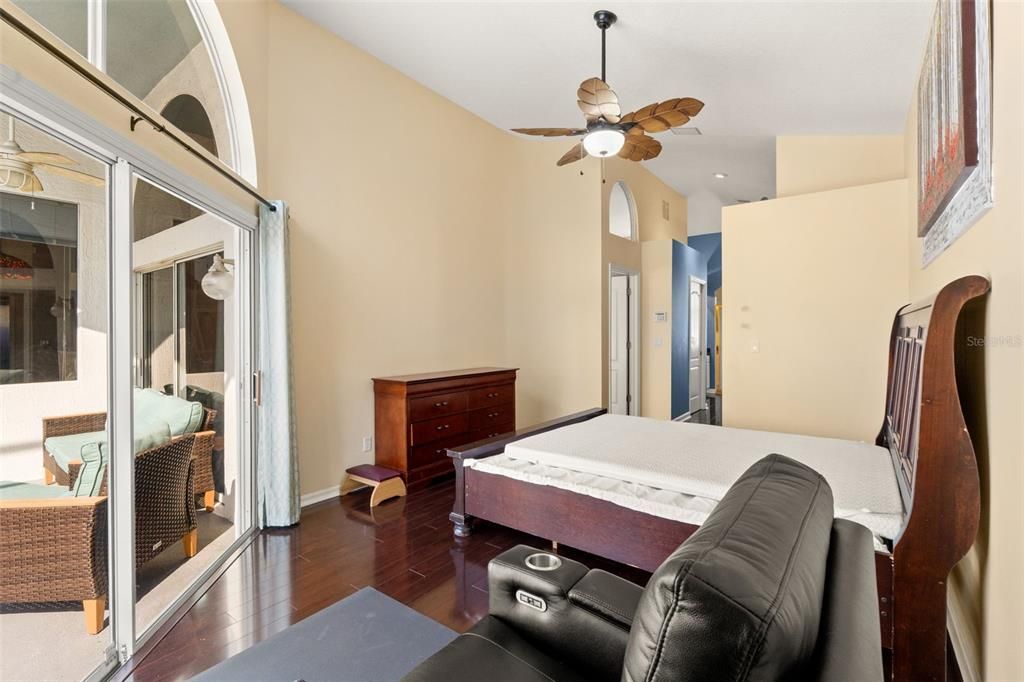 For Sale: $560,000 (4 beds, 3 baths, 2112 Square Feet)