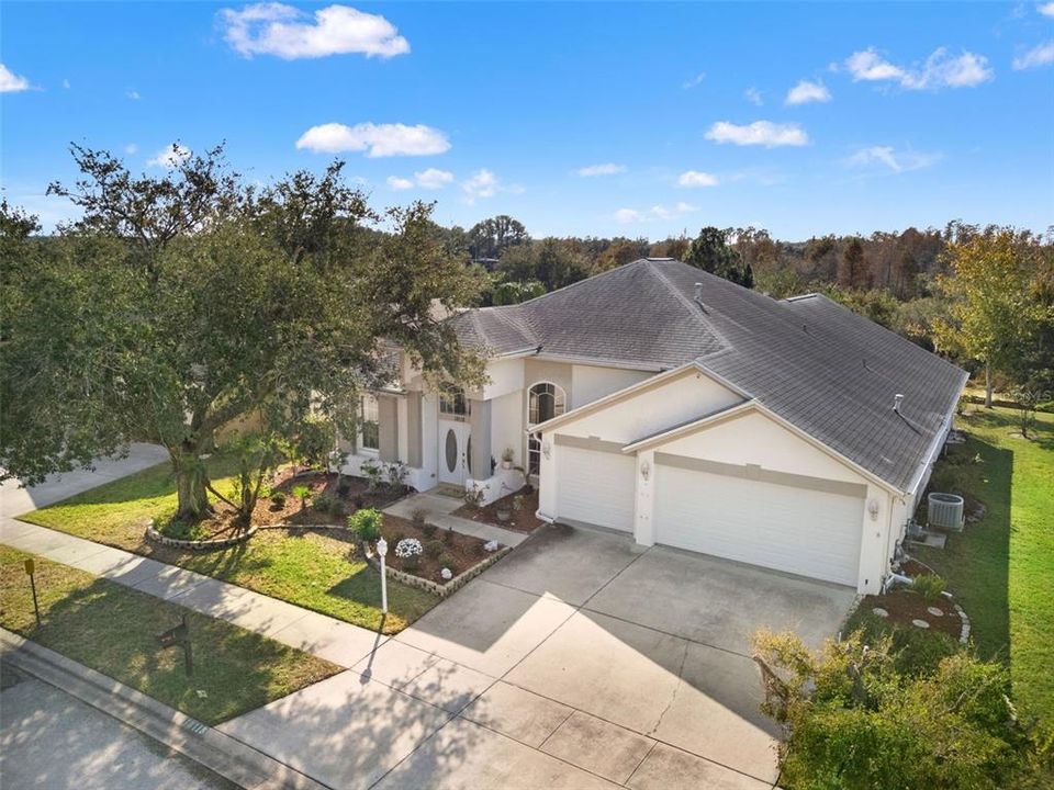 For Sale: $560,000 (4 beds, 3 baths, 2112 Square Feet)