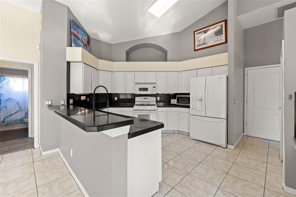 For Sale: $560,000 (4 beds, 3 baths, 2112 Square Feet)