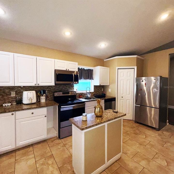 出租: $2,500 (3 贝兹, 2 浴室, 1738 平方英尺)