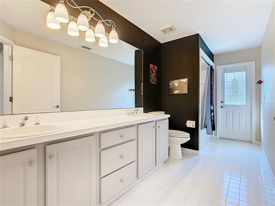 For Sale: $425,000 (3 beds, 2 baths, 2378 Square Feet)