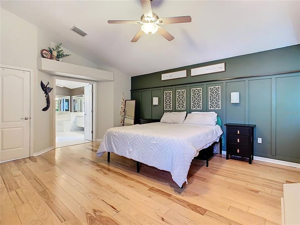 For Sale: $425,000 (3 beds, 2 baths, 2378 Square Feet)